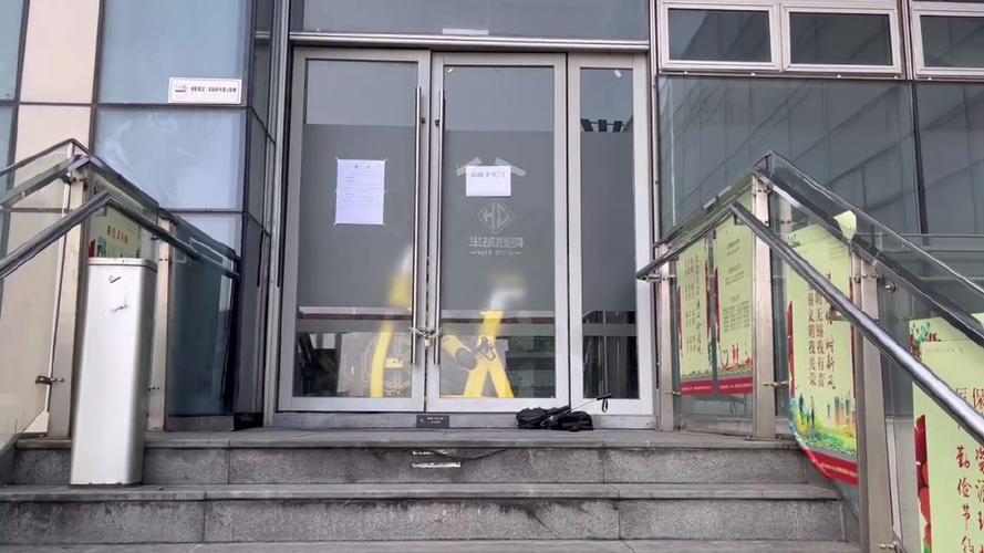 突然跑路！全上海门店都关了！女子惊呆：说好的月付3800元，竟然瞬间被扣45600元，退费无可能
