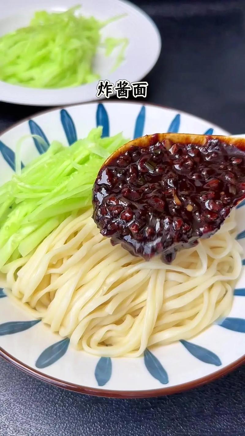 炸酱面好不好吃，炸酱很关键，教你饭店不外传的做法，抽藏了