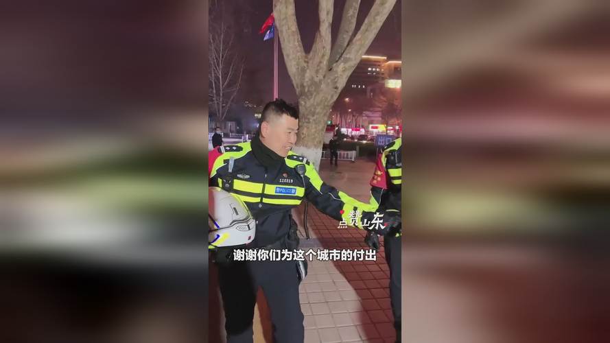 济南交警再现“狂飙”护送，你只管踩油门，剩下的交给我们，太暖