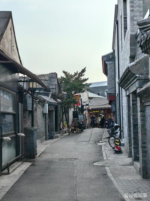 北京什刹海，大街上看到这样的场景