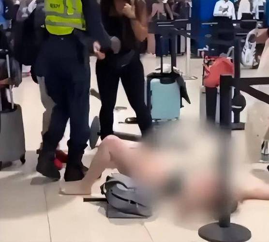 美国女老赖为了不还钱有多拼？各种极限拉扯！脱衣服了