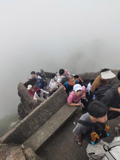 排队登红云金顶，排队也是休息，刚好缓解了爬山的疲惫