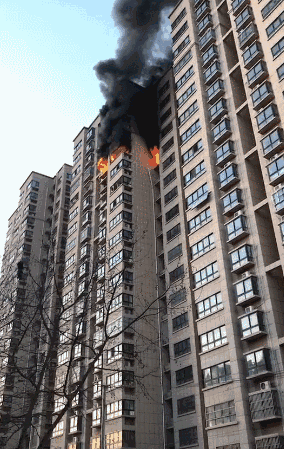济南一小区突发煤气爆炸，现场惊心动魄！