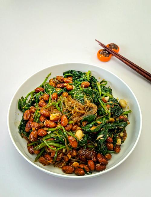 菠菜拌粉丝怎么做才好吃，教你大酒店做法，爽口解腻，比肉都抢手