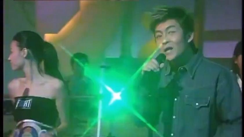 张柏芝与陈冠希当年一起登台演唱，后来，只能说，太可惜了～
