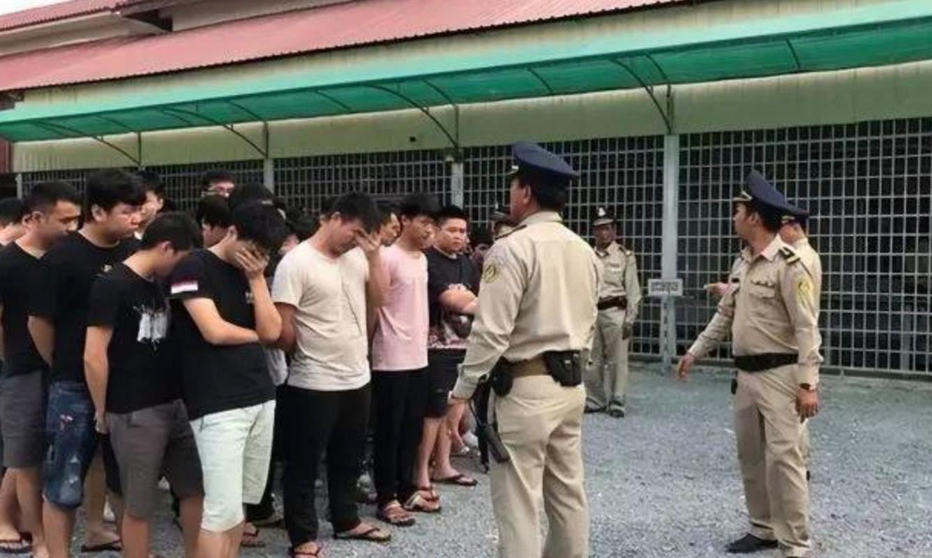 缅甸一栋5层酒店整体垮塌多人被埋，中国商人外出吃饭躲过一劫，当事人：还有不少同胞被困，多是来做玉石生意的