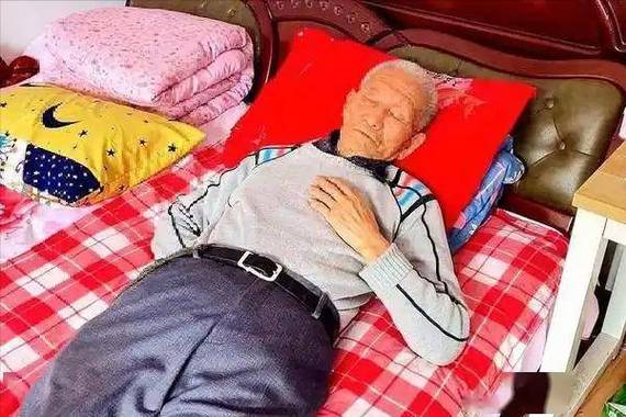 医生调查发现：脑梗塞患者若每天睡午觉，不出半年，或有4个变化