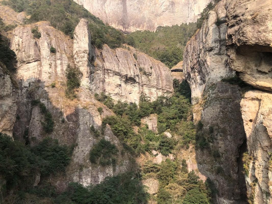 多次路过雁荡这次终于上山，都说不夜游等于没来雁荡，到底咋回事
