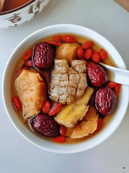 老话“湿气不除，百病生”常吃这3种食物，祛湿排毒一身轻