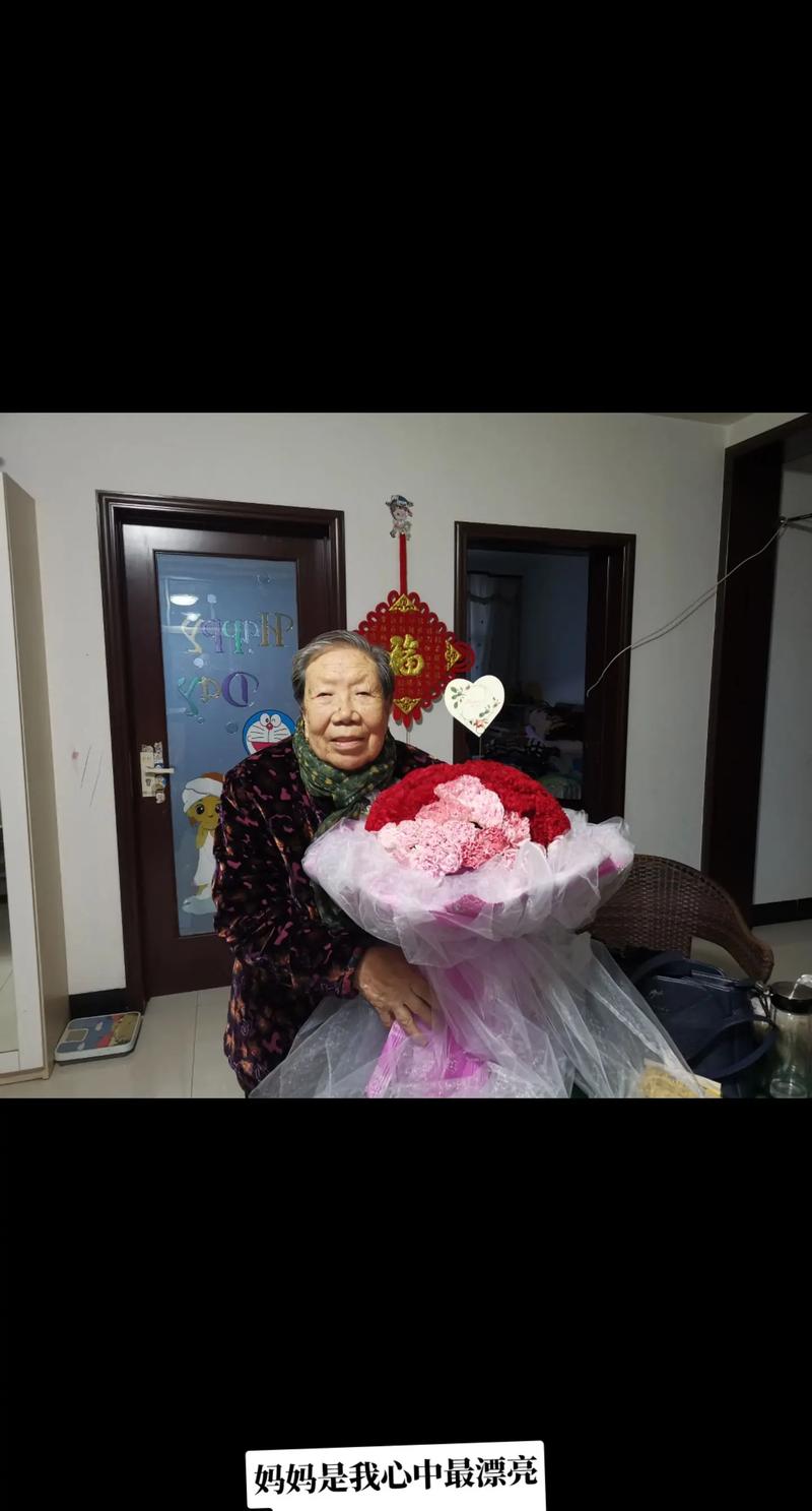 带上94岁的老妈长期在外浪，想不到每天的真实情况是这样的