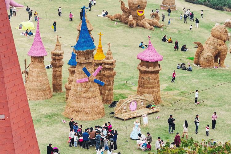 8米高的巨型稻草“城堡”济南这场“好戏”你还不来？
