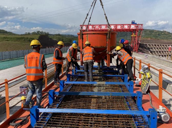 衡德高速改扩建工程首片T梁顺利浇筑完成！