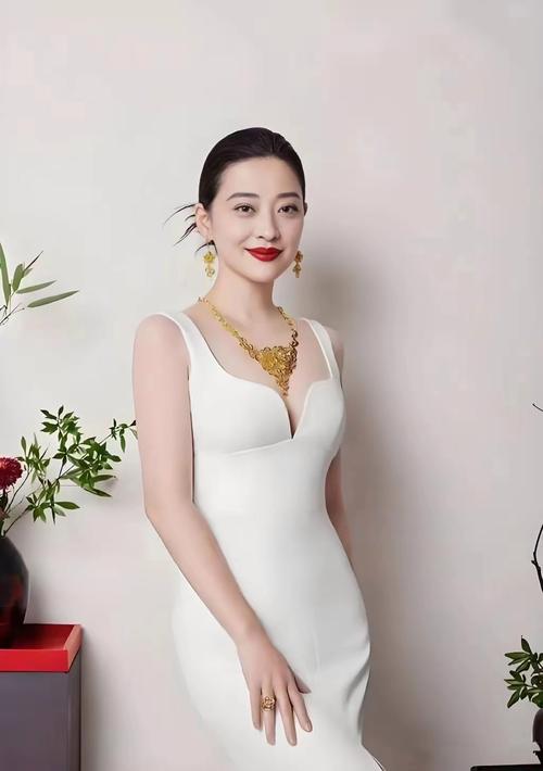 49岁梅婷携女拍杂志，网友直言：女儿颜值跟路人没两样！