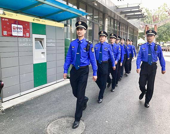 蓝天白云下的“城市管家”历下区城管局全力以“护”市民出游