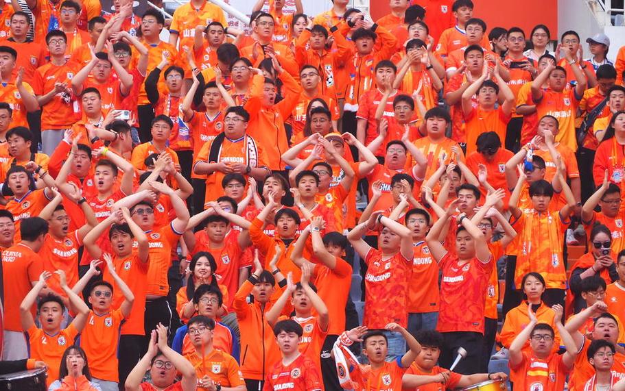 山东鲁能泰山3：0，球迷们激情四溢！