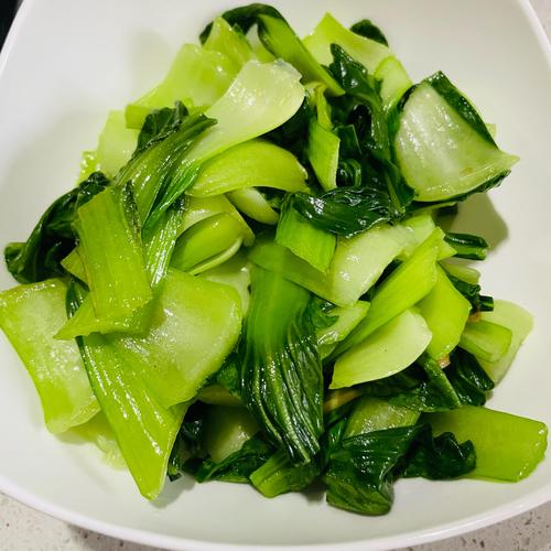 小油菜的正确家常做法，鲜香入味，翠绿爽口不出水，清淡少油