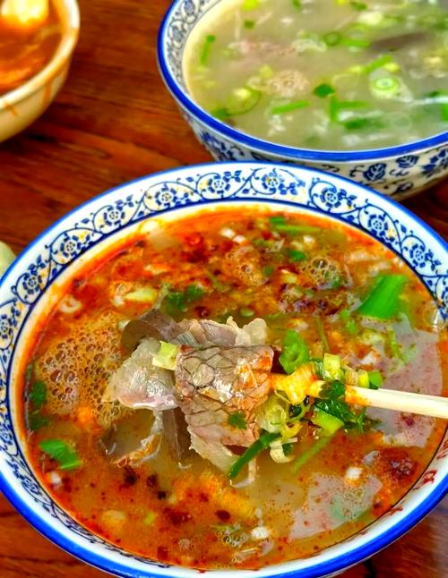香味四溢的老洛阳牛肉汤，10块钱的肉有这么多，爱了