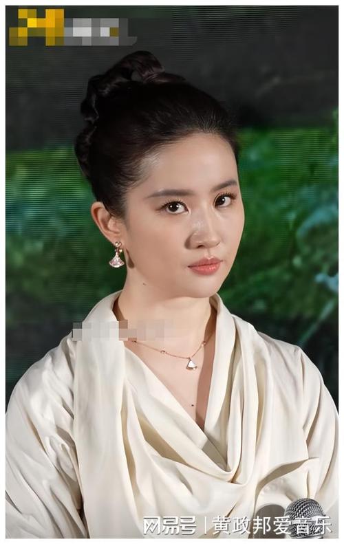 珠圆玉润肥嫩的刘亦菲性感又漂亮不愧是神仙姐姐