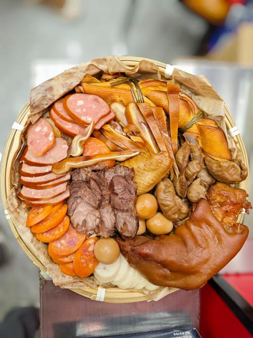 买了一堆卤货，食叔拿来做“东北熏酱”卤了大半天，吃着真香