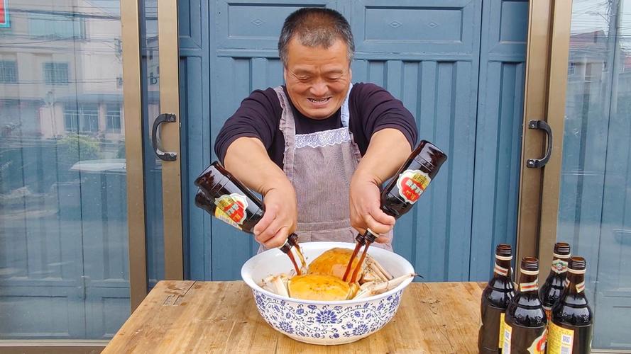 900买4只黄金蟹，用8瓶老酒灌醉，这样做出来的醉蟹格外鲜