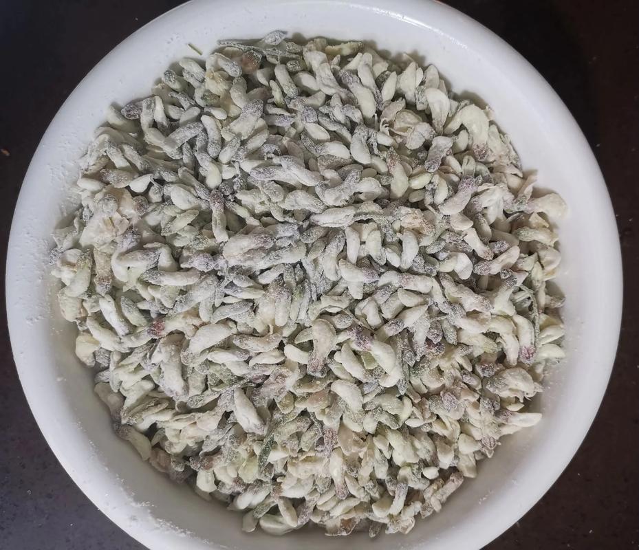 第一次蒸槐花居然这么成功，两种调料一拌，做法简单口感真是鲜