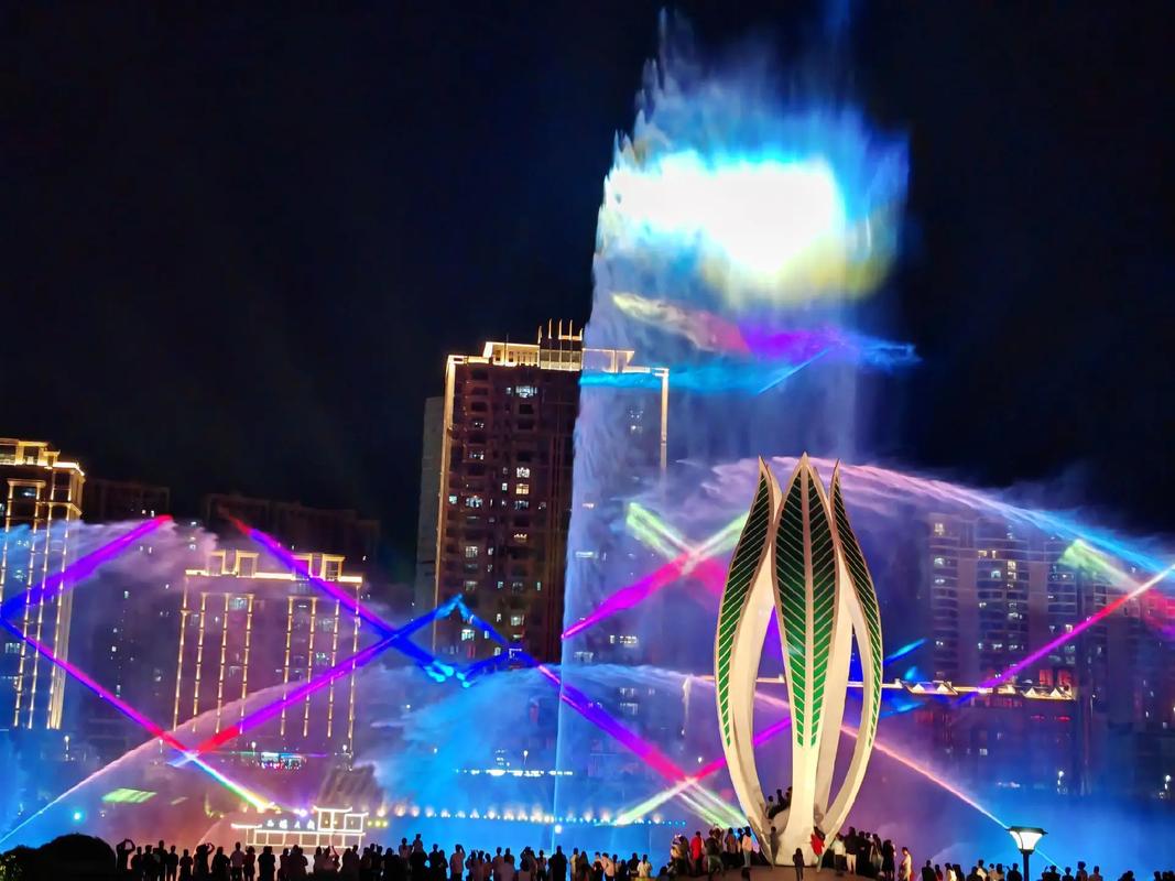打卡音乐喷泉 感受璀璨夜景