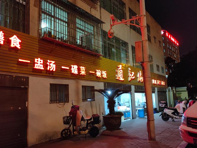 安徽舒城国道旁四十年老店，瓦罐煨汤一绝，饭点人爆满