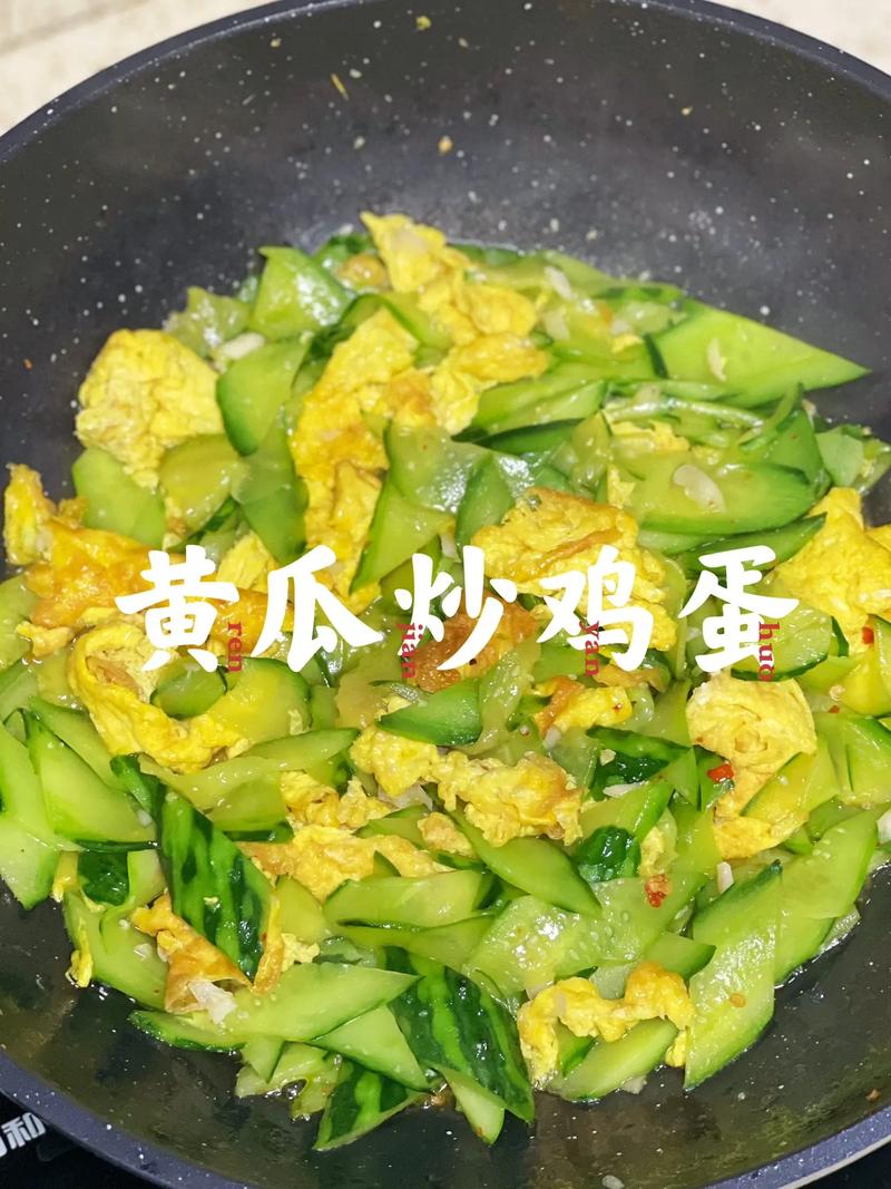 2个黄瓜2个鸡蛋，不炒不凉拌，简单一做，比大鱼大肉还好吃
