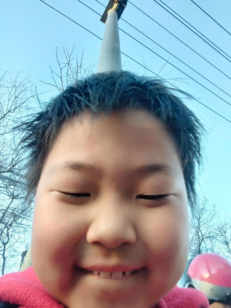 美国7岁小女孩古灵精怪，现场学习山东方言笑翻全场