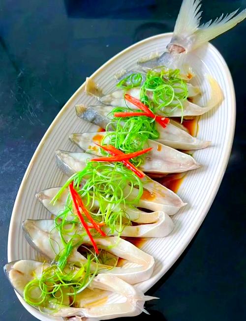 传统潮式蒸鲳鱼，滑嫩入味没腥味，香的没话说