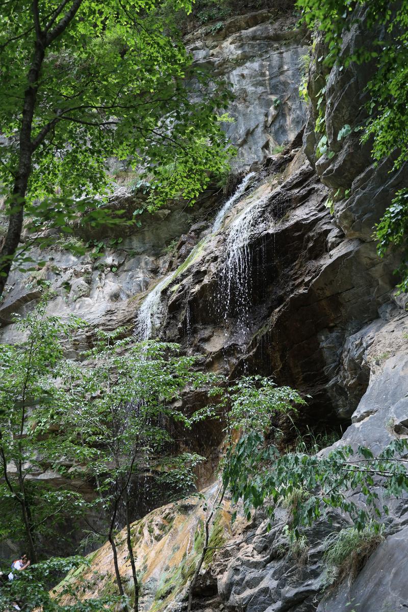 水库放水为地下补源 济南乡村网红打卡点现激流飞瀑