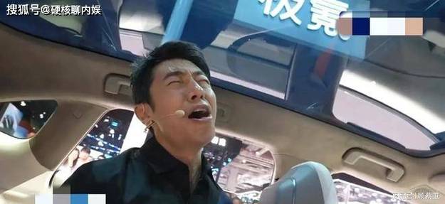 49岁撒贝宁在上海，瘦成麻杆鞋跟太高，知名车企老总作陪