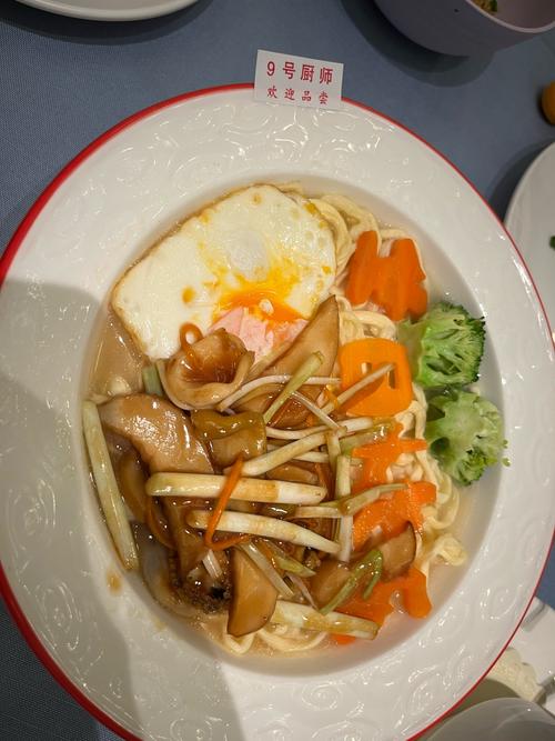 今天生日，老公安排了8道美味家常菜，外加一碗海鲜长寿面