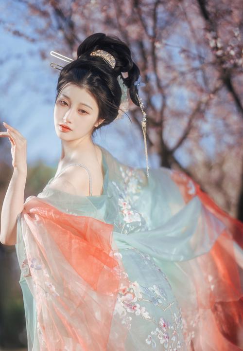 全套汉服 妆造！梨花节开幕式当天免费畅游千山