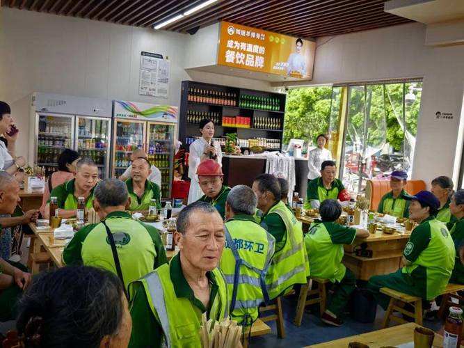 每月请100位环卫工人吃饭！龙泉驿这家店爱心“羊”溢～