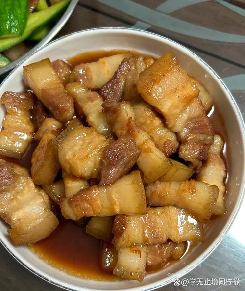 婆家这伙食硬，不胖十斤对不起一天三顿肉，婆为儿媳卤一锅肉霸气